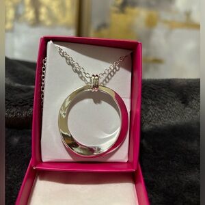 Avon sculptor pendant necklace